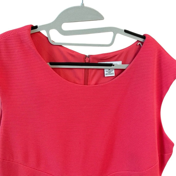 Liz Claiborne Women Texture Sheath Dress Size 16 Pink Sleeveless Barbie Career - Picture 3 of 13